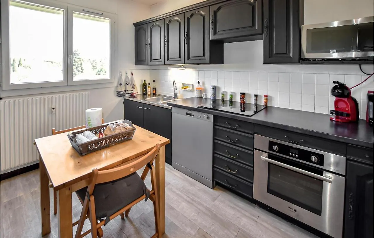 Nice Apartment In Carpentras With Wifi 0*,