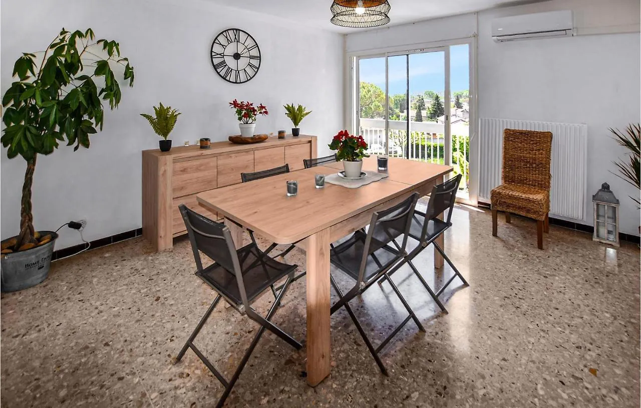 Nice Apartment In Carpentras With Wifi 프랑스